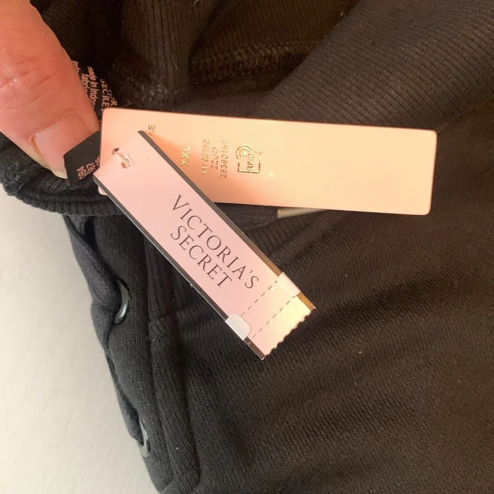 Victoria Secret - Picture 5 of 5